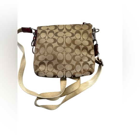 Authentic COACH purse. Needs some tlc and cleaning up - Picture 4 of 4